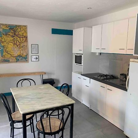 Le Depot Appartement Du Port A Champvert Екстер'єр фото