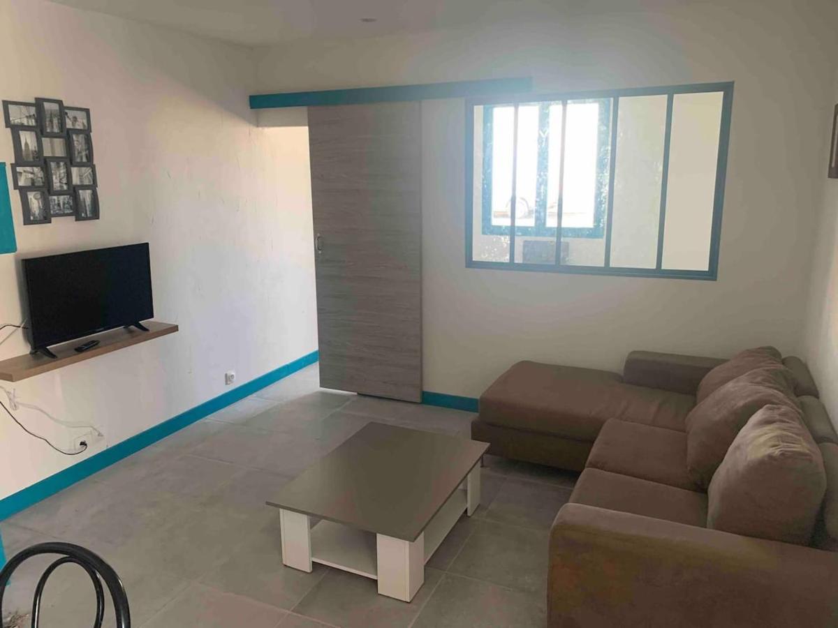 Le Depot Appartement Du Port A Champvert Екстер'єр фото