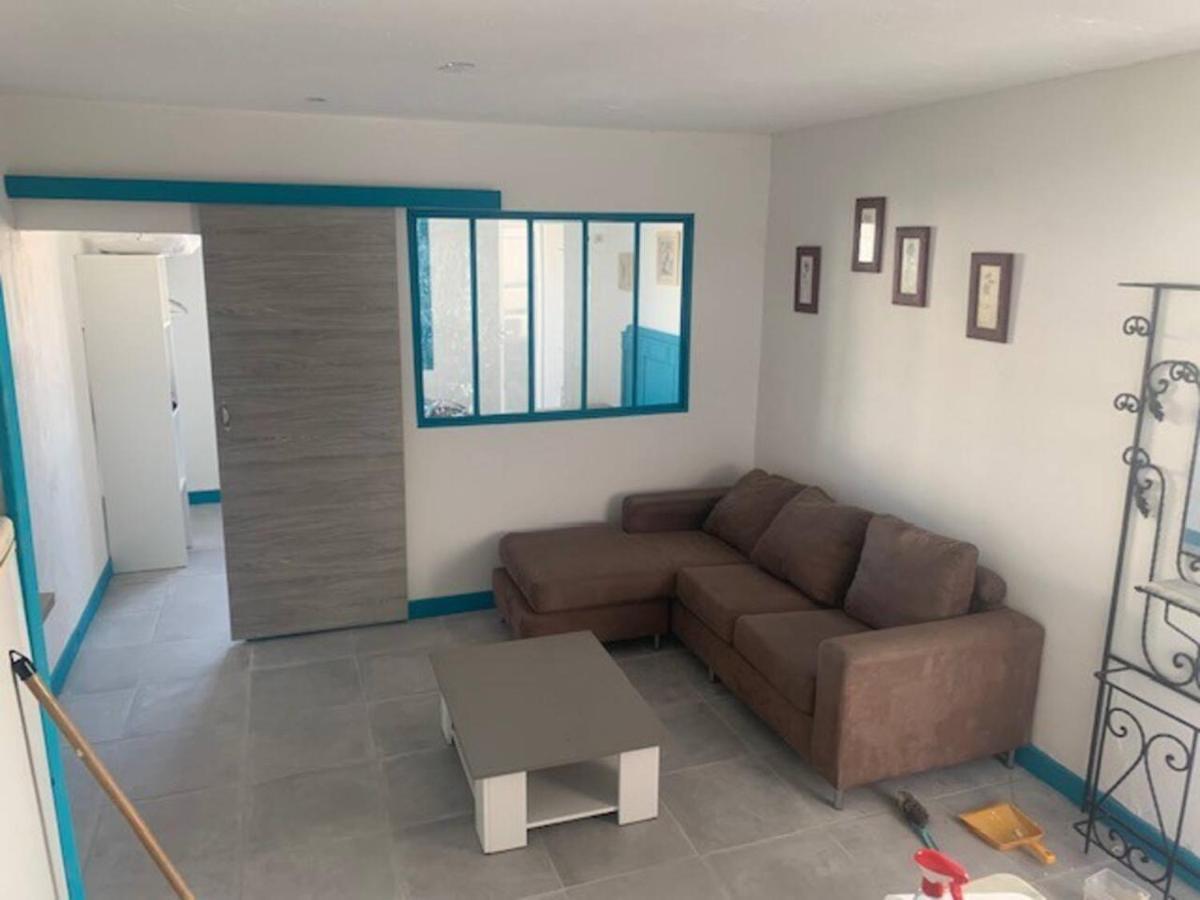 Le Depot Appartement Du Port A Champvert Екстер'єр фото