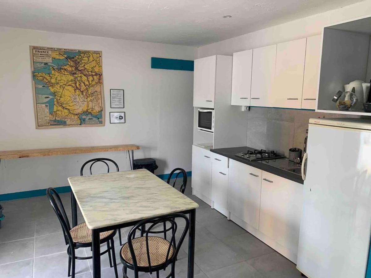 Le Depot Appartement Du Port A Champvert Екстер'єр фото