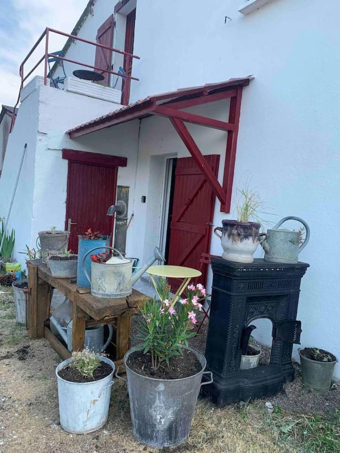 Le Depot Appartement Du Port A Champvert Екстер'єр фото